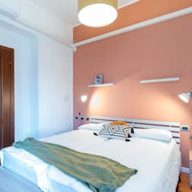 Apartment for rent for €890 per month in Trieste, Via Cesare Battisti