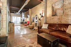 Studio for rent for €2,300 per month in Valencia, Calle Teruel