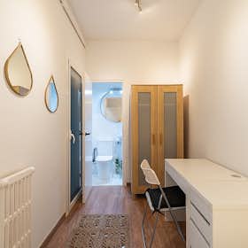 Private room for rent for €700 per month in Barcelona, Avinguda de la República Argentina
