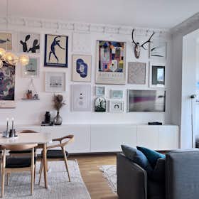 Apartment for rent for €3,000 per month in Berlin, Greifswalder Straße