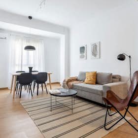Apartment for rent for €2,500 per month in Valencia, Carrer de Villahermosa