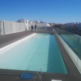Apartment for rent for €2,000 per month in Lisbon, Avenida Sacadura Cabral