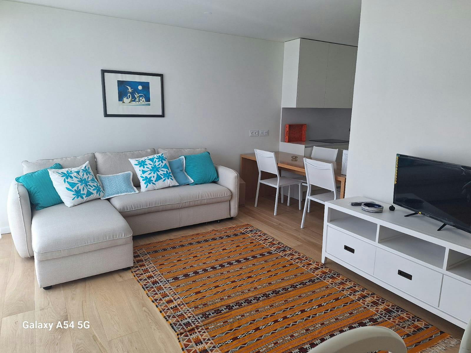 Apartment for rent for €2,000 per month in Lisbon, Rua Capitão Ramires