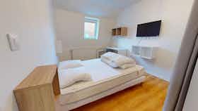私人房间 正在以 €350 的月租出租，其位于 Roubaix, Rue d'Inkermann