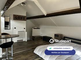 Appartement te huur voor € 770 per maand in Meaux, Rue Saint-Faron