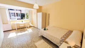 私人房间 正在以 €350 的月租出租，其位于 Alicante, Avinguda d'Alcoi