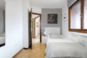 私人房间 正在以 €350 的月租出租，其位于 Guadalajara, Cuesta de San Miguel