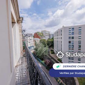 Apartment for rent for €2,100 per month in Paris, Rue de l'Atlas