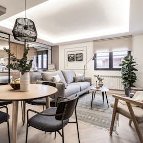 Apartment for rent for €4,256 per month in Madrid, Calle de Mauricio Ravel