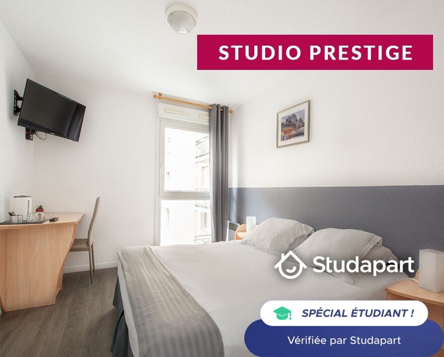 Private room for rent for €990 per month in Courbevoie, Avenue Puvis de Chavannes