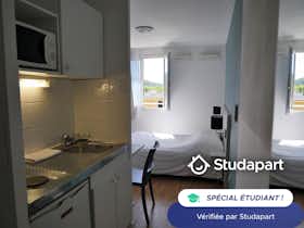 Отдельная комната сдается в аренду за 700 € в месяц в Le Tholonet, Allées François Aubrun