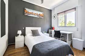 私人房间 正在以 €350 的月租出租，其位于 Guadalajara, Calle Hermanos Fernández Galiano