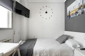私人房间 正在以 €330 的月租出租，其位于 Guadalajara, Calle Hermanos Fernández Galiano