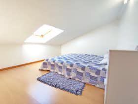 私人房间 正在以 €480 的月租出租，其位于 Mafra, Rua da Bela Vista