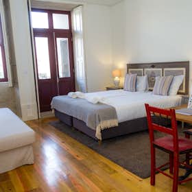 Studio for rent for €10 per month in Porto, Rua Conde de Vizela