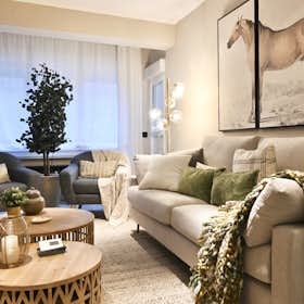 Apartment for rent for €3,900 per month in Madrid, Calle de la Fuente del Berro