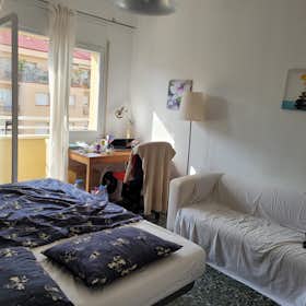 Private room for rent for €670 per month in Barcelona, Avinguda de Josep Tarradellas