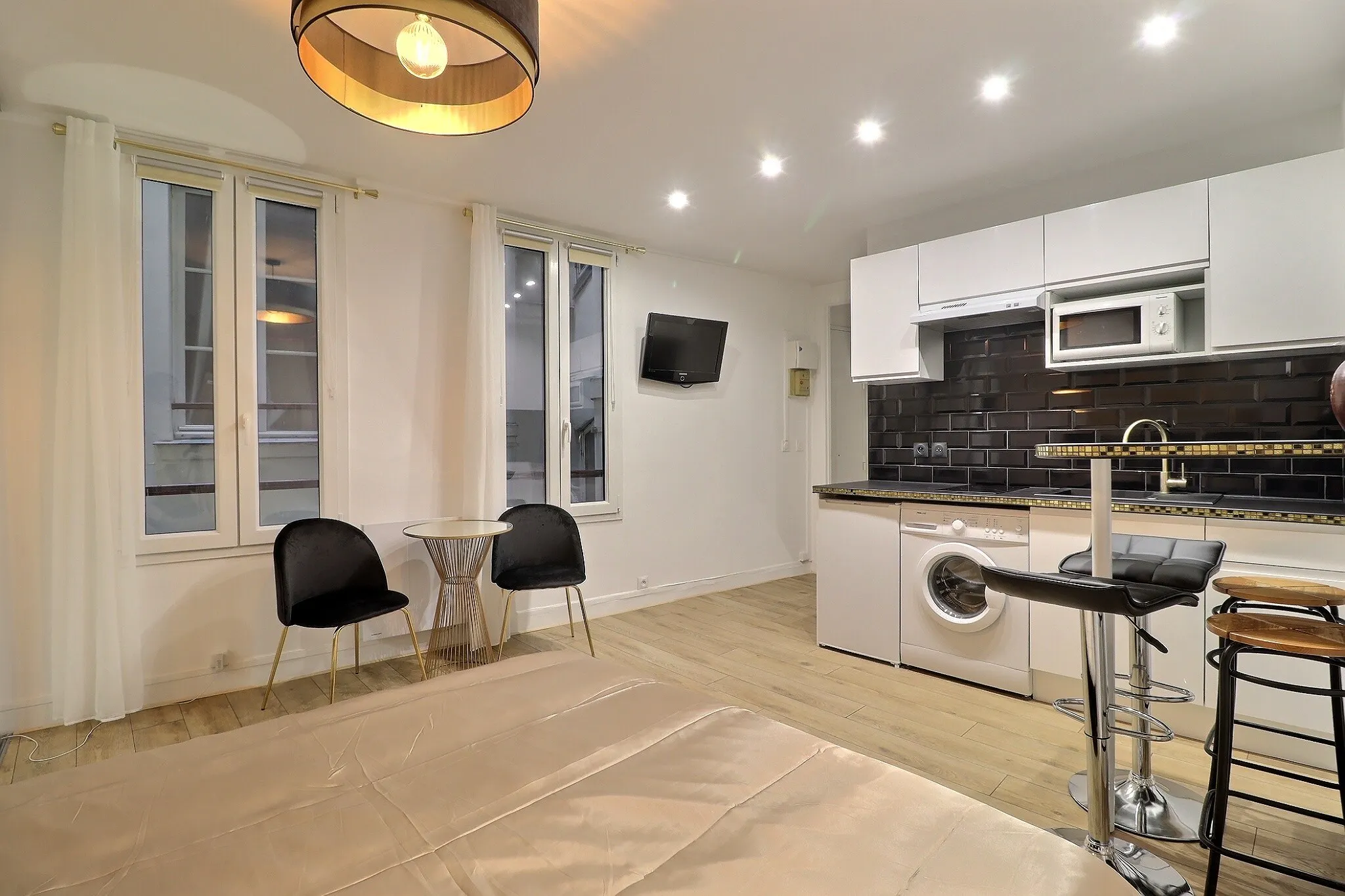 Apartment in Rue Jean-Jacques Rousseau, Paris (1470939) ROOM 3