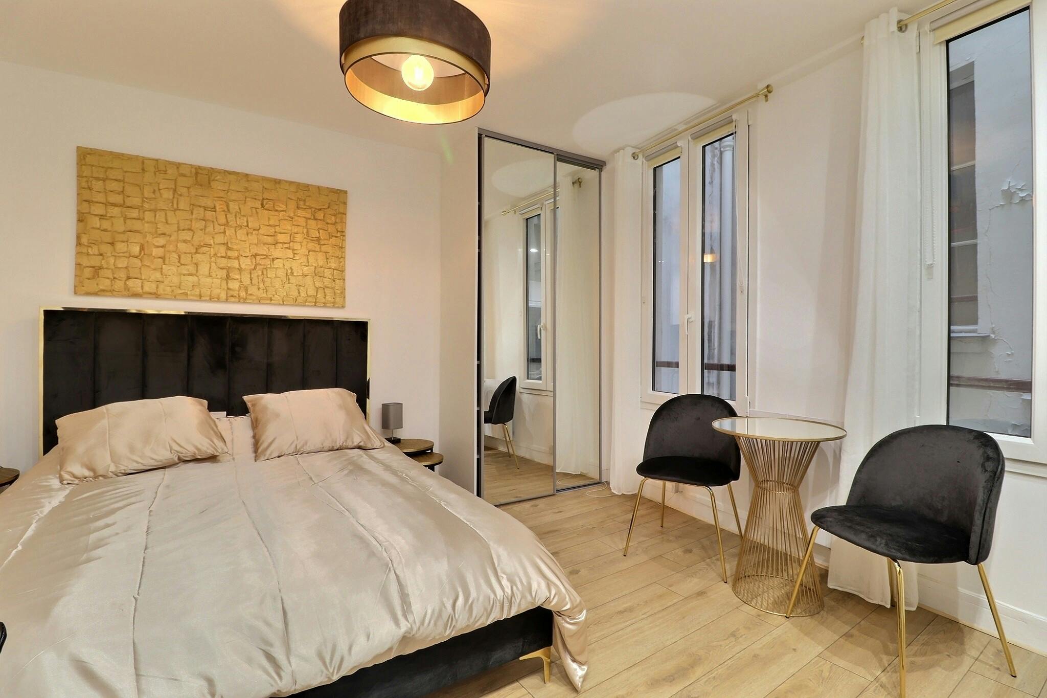 Rue Jean-Jacques Rousseau, Paris preview