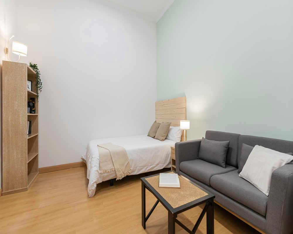 Private room in Calle de San Lorenzo, Madrid (1471029) room image 2