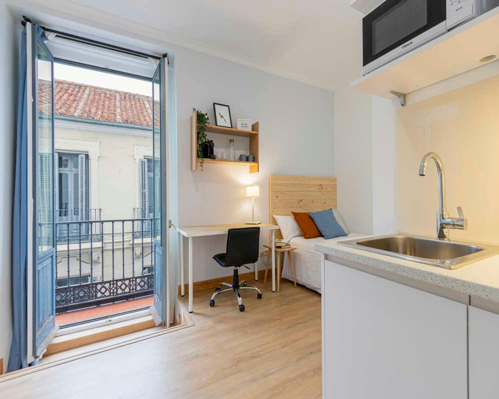Private room in Calle de San Lorenzo, Madrid (1471030) room image 1