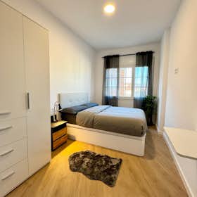Apartment for rent for €4,300 per month in Barcelona, Avinguda del Paral.lel