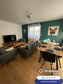 Private room for rent for €580 per month in Pessac, Avenue de Saige