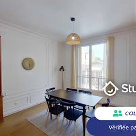 Private room for rent for €1,075 per month in Paris, Rue des Poissonniers