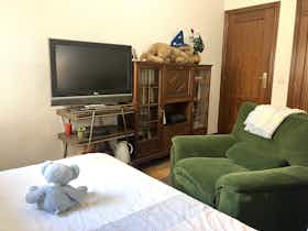 Приватна кімната за оренду для 500 EUR на місяць у Pamplona, Avenida de la Baja Navarra