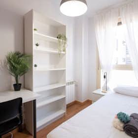 Private room for rent for €500 per month in Madrid, Avenida de Isabel de Valois