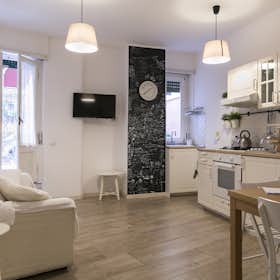 Apartment for rent for €2,400 per month in Rome, Via Sinuessa