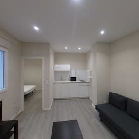 Apartment for rent for €1,485 per month in Madrid, Calle Marqués de Mondéjar