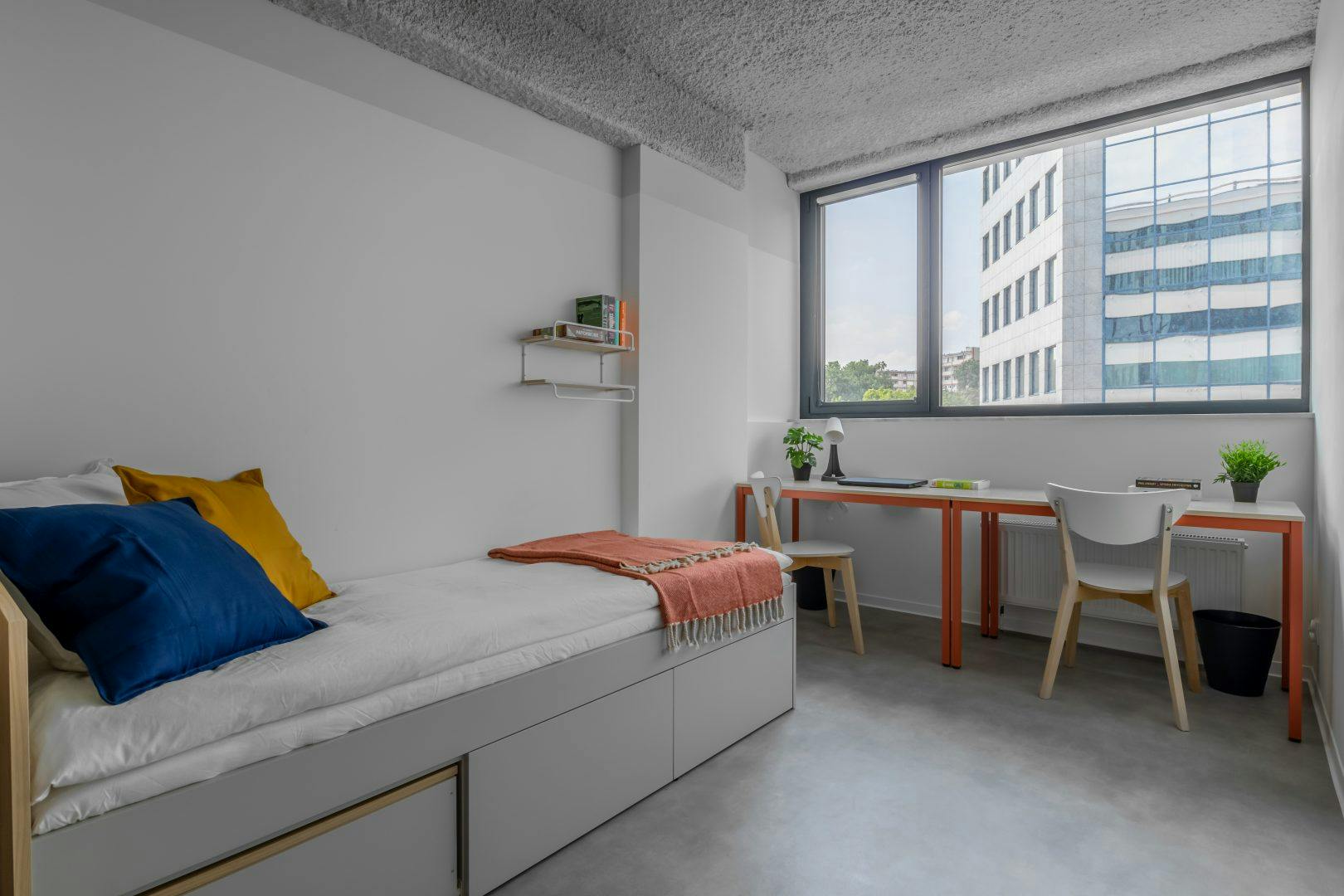 共用房间 正在以 €450 的月租出租，其位于 Warsaw, ulica Solec