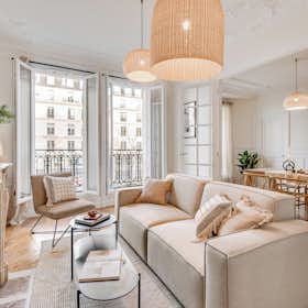 Apartment for rent for €2,649 per month in Paris, Rue Saint-Antoine