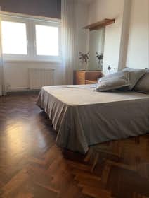 Private room for rent for €790 per month in A Coruña, Ronda de Nelle