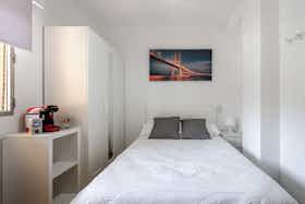 Private room for rent for €400 per month in Guadalajara, Calle San Juan de Dios