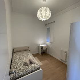 Private room for rent for €695 per month in Barcelona, Carrer del Comte d'Urgell