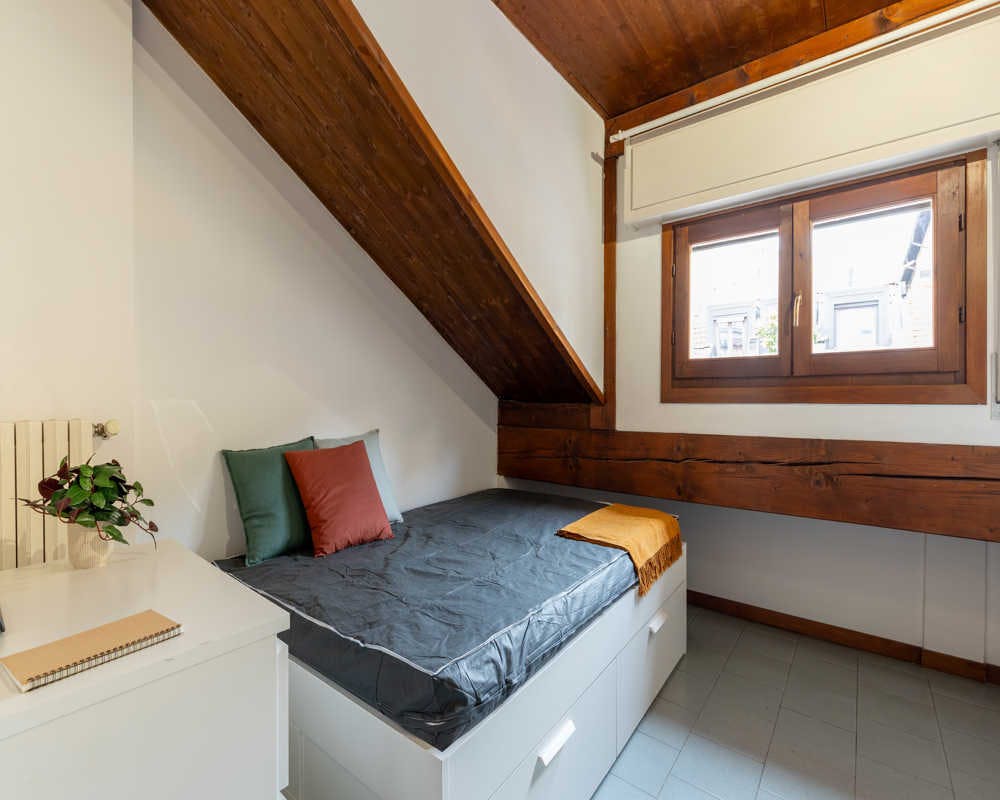 Via Jacopo della Quercia, Milan preview