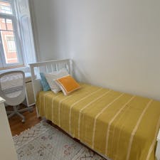 Wohnung for rent for 550 € per month in Lisbon, Rua General Garcia Rosado