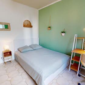 私人房间 正在以 €315 的月租出租，其位于 Saint-Étienne, Rue Ferdinand