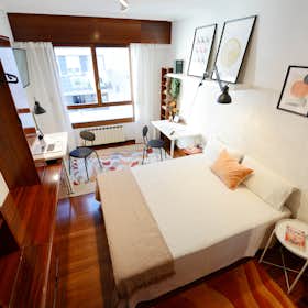 Private room for rent for €575 per month in Bilbao, Calle Fika