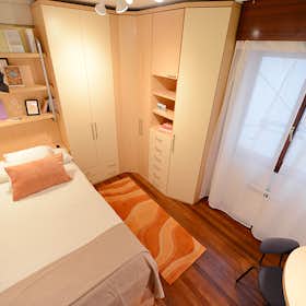 Private room for rent for €475 per month in Bilbao, Calle Fika