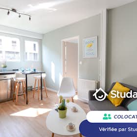 Private room for rent for €410 per month in Rennes, Place de Serbie
