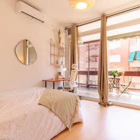 Private room for rent for €850 per month in Barcelona, Carrer de Rocafort