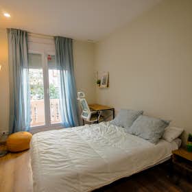 Private room for rent for €950 per month in Barcelona, Carrer de la Riera de Sant Miquel