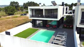 Hus att hyra för 3 300 € i månaden i Setúbal, Rua Nova da Jardia