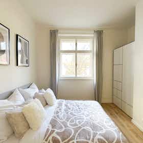 Lägenhet att hyra för 1 555 € i månaden i Prague, Písecká