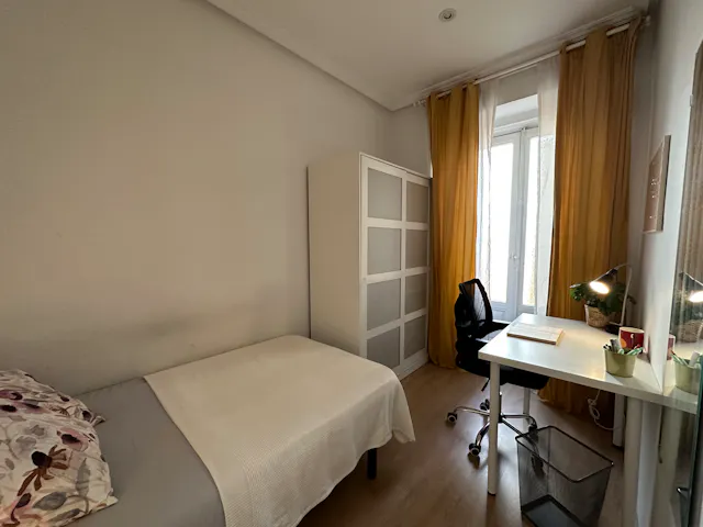 Private room in Calle de Bailén, Madrid (1471847) room image 2
