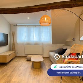 Apartment for rent for €1,700 per month in Saint-Germain-en-Laye, Avenue du Maréchal Foch