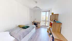 私人房间 正在以 €407 的月租出租，其位于 Rennes, Villa de Moravie